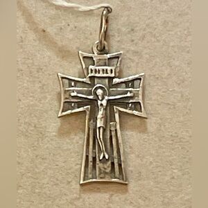 925 Sterling Silver 3D Christian Jesus Christ Cross Catholic Crucifix/ Amulet
